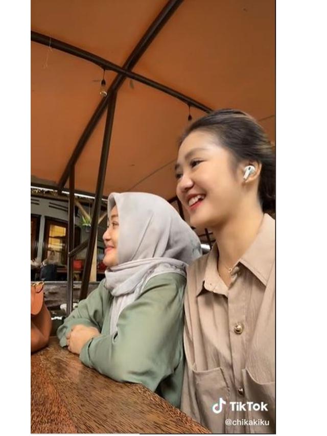 Main TikTok Bareng, Ini 6 Potret Chandrika Chika dan Ibunda yang Jadi Sorotan