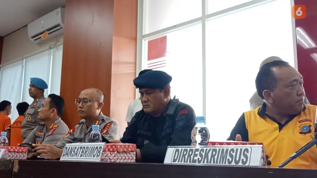 Konferensi Pers di Mapolda Sulteng