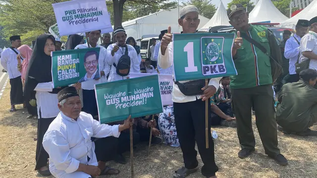 Kader dan simpatisan Partai Kebangkitan Bangsa (PKB) menghadiri Harlah ke-25 PKB di Stadion Manahan Solo, Minggu (23/7/2023).