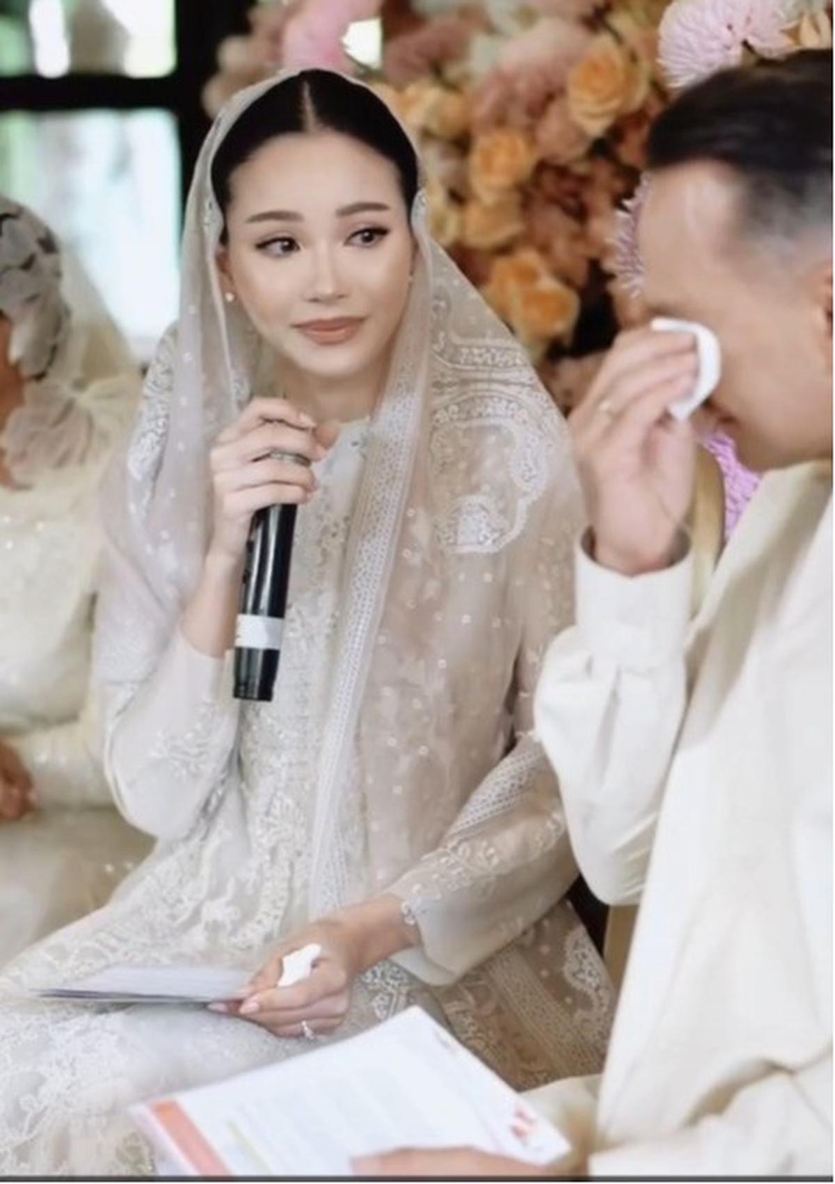 Tangis Haru Alyssa Daguise 'Pamit' pada Orang Tua di Momen Pengajian Menjelang Pernikahan dengan Al Ghazali