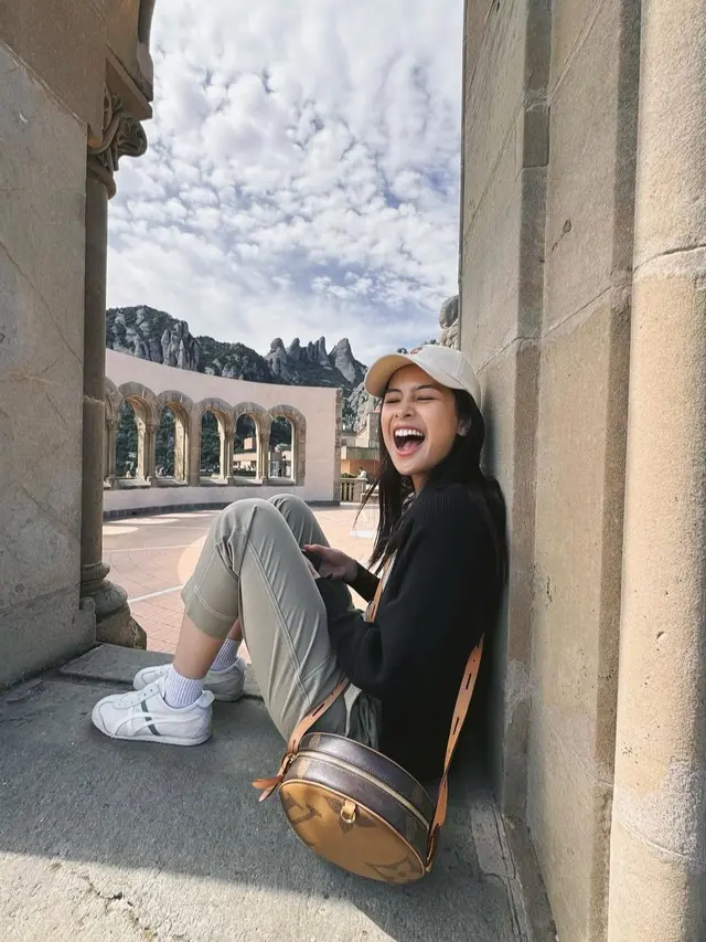 Inspirasi gaya Maudy Ayunda yang layak ditiru untuk tampil stylish dan berkelas dalam berbagai kesempatan (Instagram/@maudyayunda)