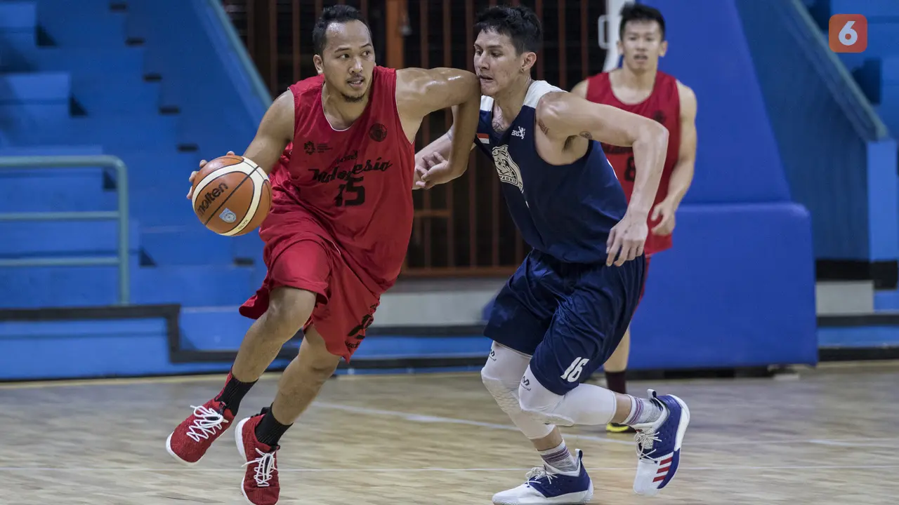 Tujuan Menggiring Bola Tinggi dalam Bermain Basket Adalah Mempercepat Penyerangan
