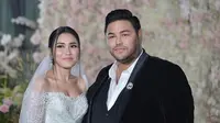 Ivan Gunawan dan Ayu Ting Ting serasi mengenakan busana pengantin (Dok.Instagram/@ivan_gunawan)