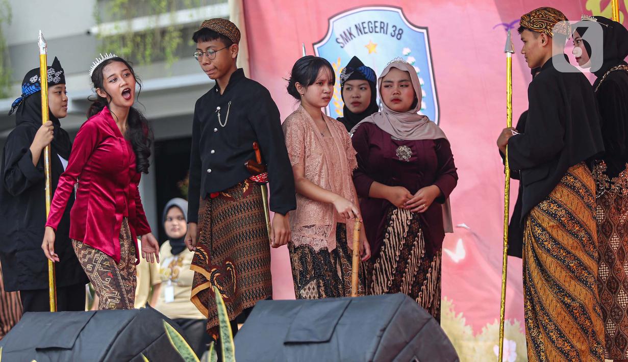 Para siswa diajak untuk mengenalkan sekaligus melestarikan ragam budaya daerah di Indonesia. (Liputan6.com/Angga Yuniar)