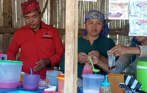 Terharu Maskina Jualan Berseragam Partai, Said Abdullah Bantu Modal Usaha