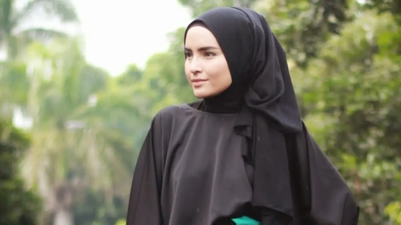 Tren Hijab: Tampil Memikat dengan Warna Hitam
