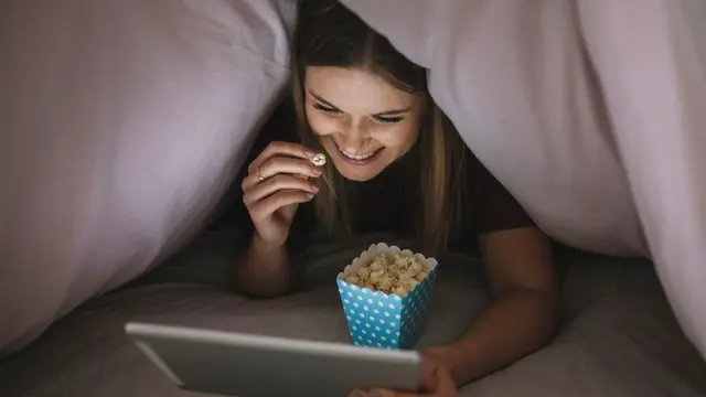 Menonton Film untuk Menghibur