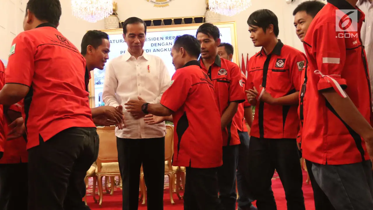 Jokowi Dengar Curhat Sopir Truk di Istana