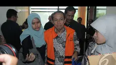 Tafsir Nurchamid usai menjalani sidang di Pengadilan Tipikor, Jakarta Selatan, Rabu (20/8/14) (Liputan6.com/Herman Zakharia)