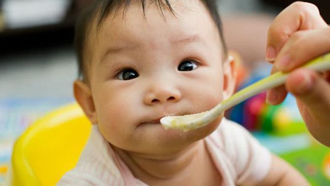 Sebaiknya Berapa Banyak Porsi  Makan  Bayi  di Usia 6 Bulan  