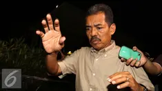 Tersangka JPU pada Kejati Sumbar, Farizal usai menjalani pemeriksaan KPK, Jakarta, Rabu (21/9). Farizal diduga menerima suap Rp365 juta dari terdakwa Xaveriandy Sutanto. (Liputan6.com/Helmi Afandi)