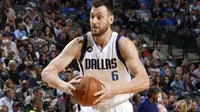 Center veteran, Andrew Bogut, berencana bergabung dengan Cleveland Cavaliers sebagai free agent pada pekan ini. (NBA.com)