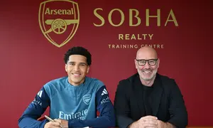 Arsenal mengumumkan kedatangan Demiane Agustien, pemain keturunan Indonesia kelahiran Belanda pada 28 Juli 2007. Usianya baru menginjak 17 tahun. (Bola.com/Dok.Arsenal).