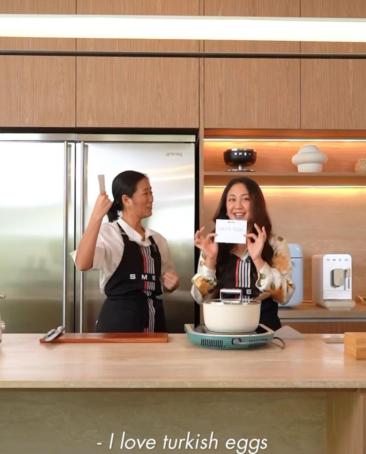 7 Potret Sherina Munaf dan Chef Renatta Moeloek Masak Turkish Eggs, Seperti Apa Keseruannya?