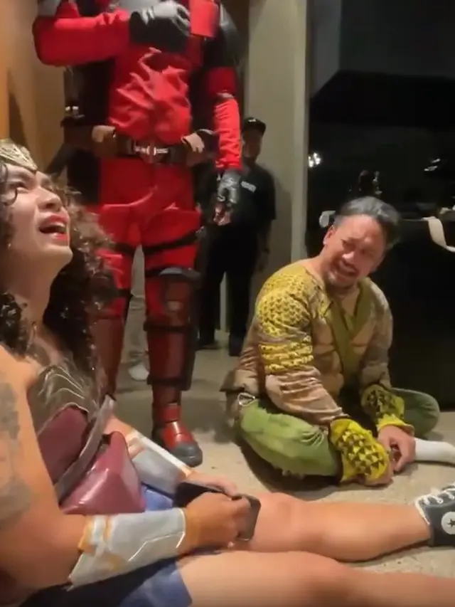 Wendi Cagur pakai kostum Wonder Woman (Instagram/t_orasudi_ro))