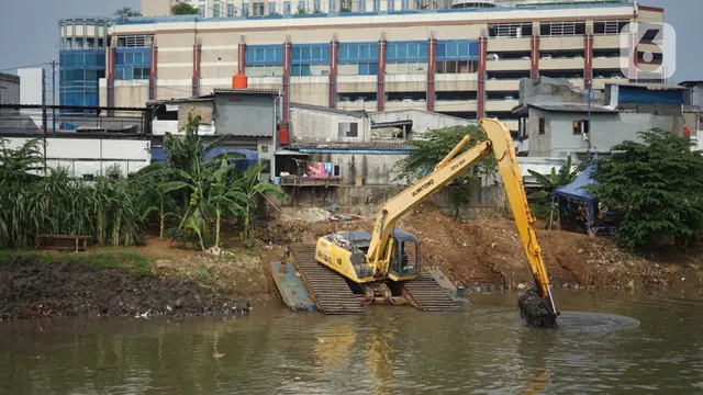 Alat Berat Dikerahkan untuk Atasi Pendangkalan Kanal Barat