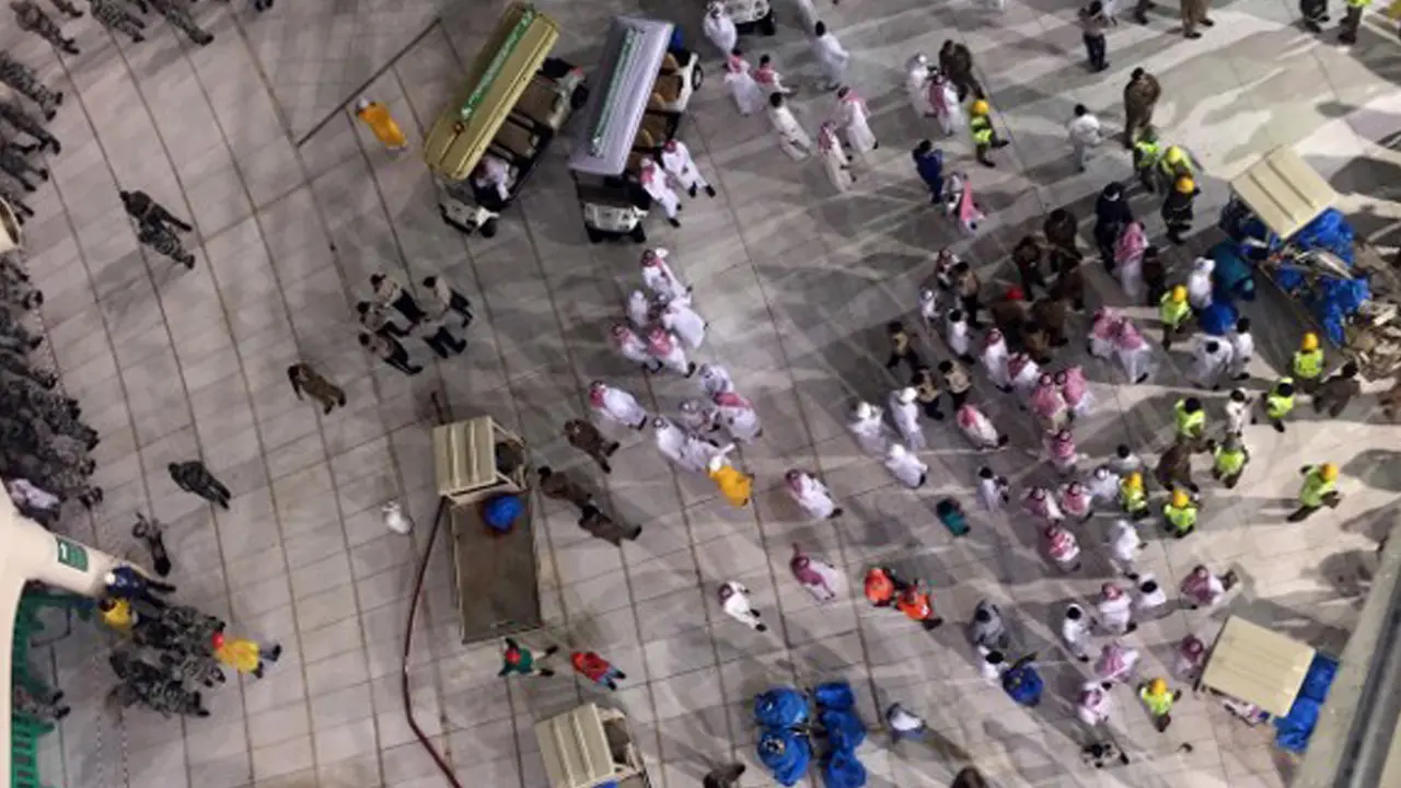 20150911-Sebuah Crane di Mekkah Jatuh dan Menimpa Jamaah, Termasuk WNI