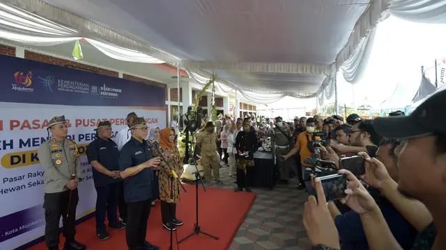 Zulkifli Hasan saat peresmian pasar tematik.