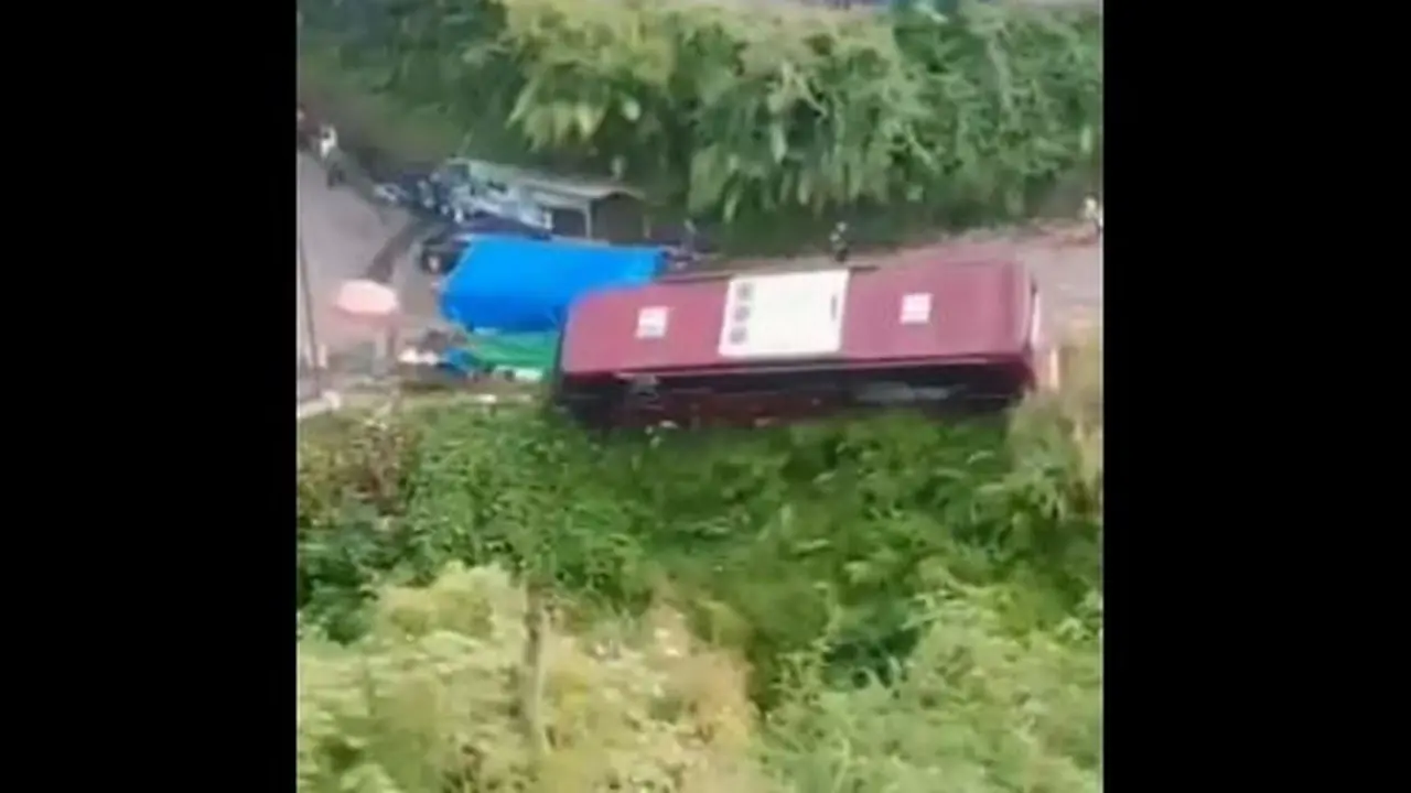 Kecelakaan Bus di Kawasan Wisata Guci, Tegal, Jawa Tengah.