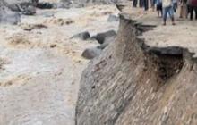 Detik-Detik Tebing di Jalan Lintas Padang-Solok Sumbar Kembali Longsor, Truk Tangki Nyaris Tertimbun Tanah