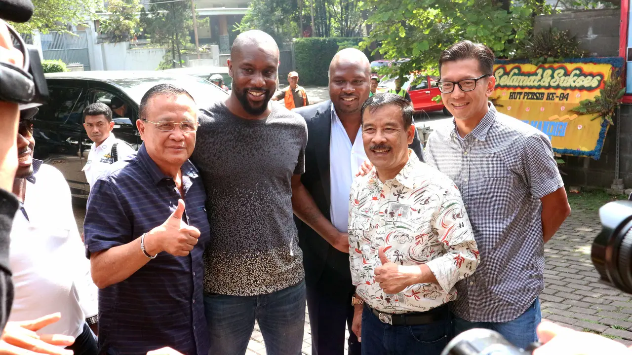 Striker Persib Bandung Carlton Cole (Liputan6.com / Kukuh Saokani)
