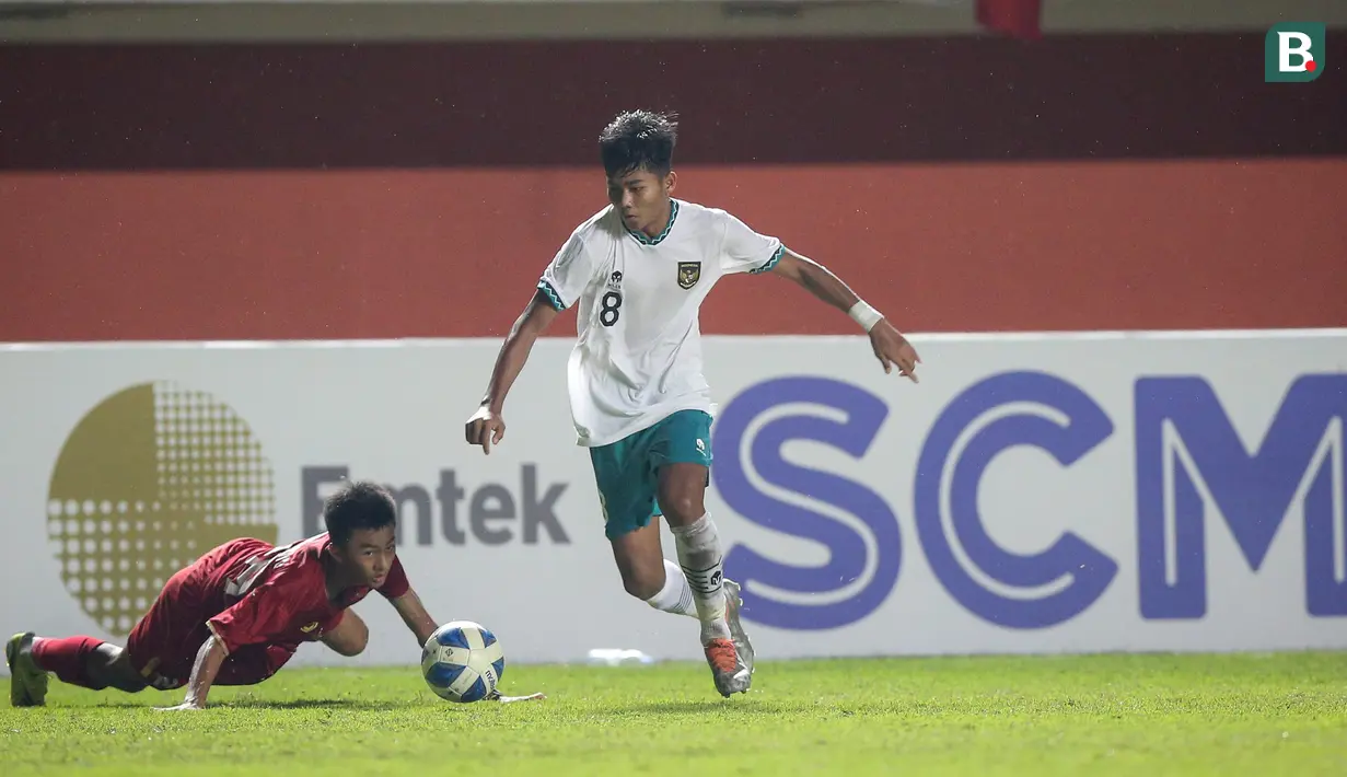 Kaka juga berhasil merepotkan barisan pertahanan Timnas Vietnam U-16. (Bola.com/Bagaskara Lazuardi)