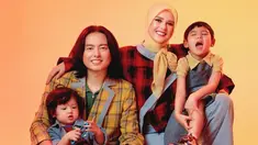 Pasangan selebriti, Cut Meyriska dan Roger Danuarta memang menjadi salah satu pasangan selebriti yang kehidupan rumah tangganya banyak disorot. Menikah pada 17 Agustus 2019, kini keduanya sudah dikaruniai dua orang anak yang sudah tumbuh semakin besar. (Liputan6.com/IG/@rogerojey)
