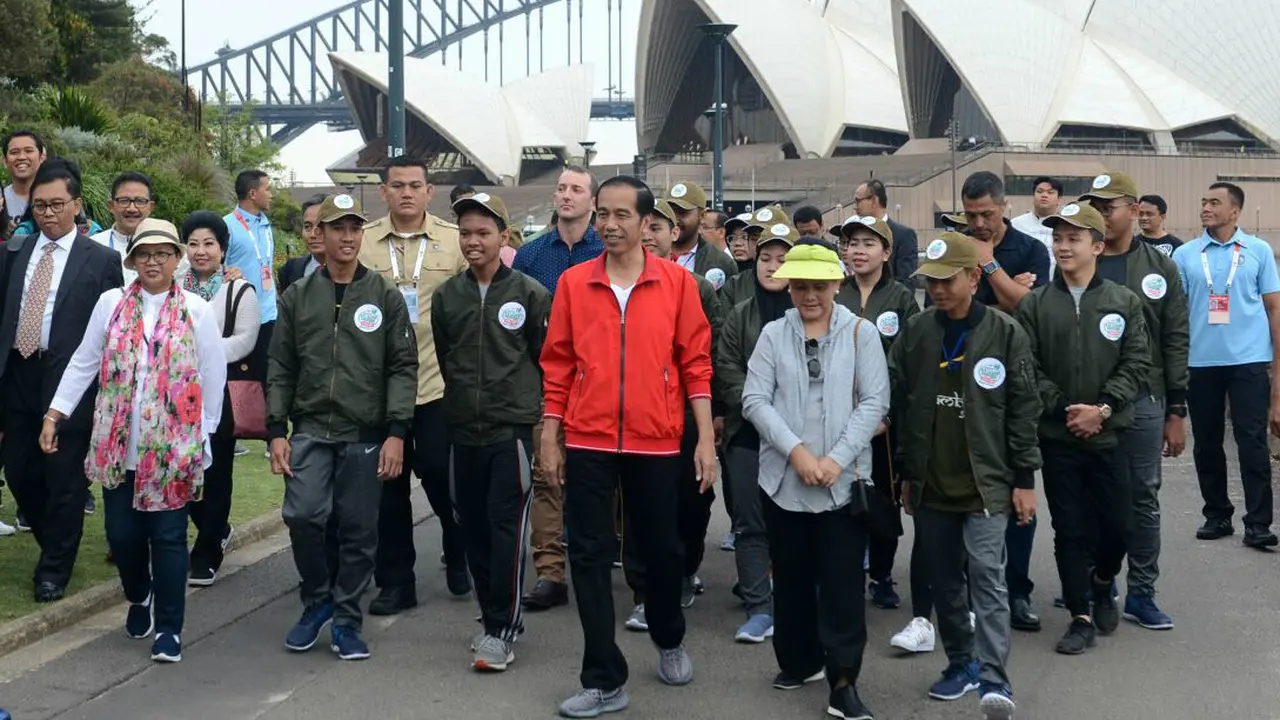 Presiden Jokowi bersama para pelajar Indonesia di Royal Botanic Garden, Australia
