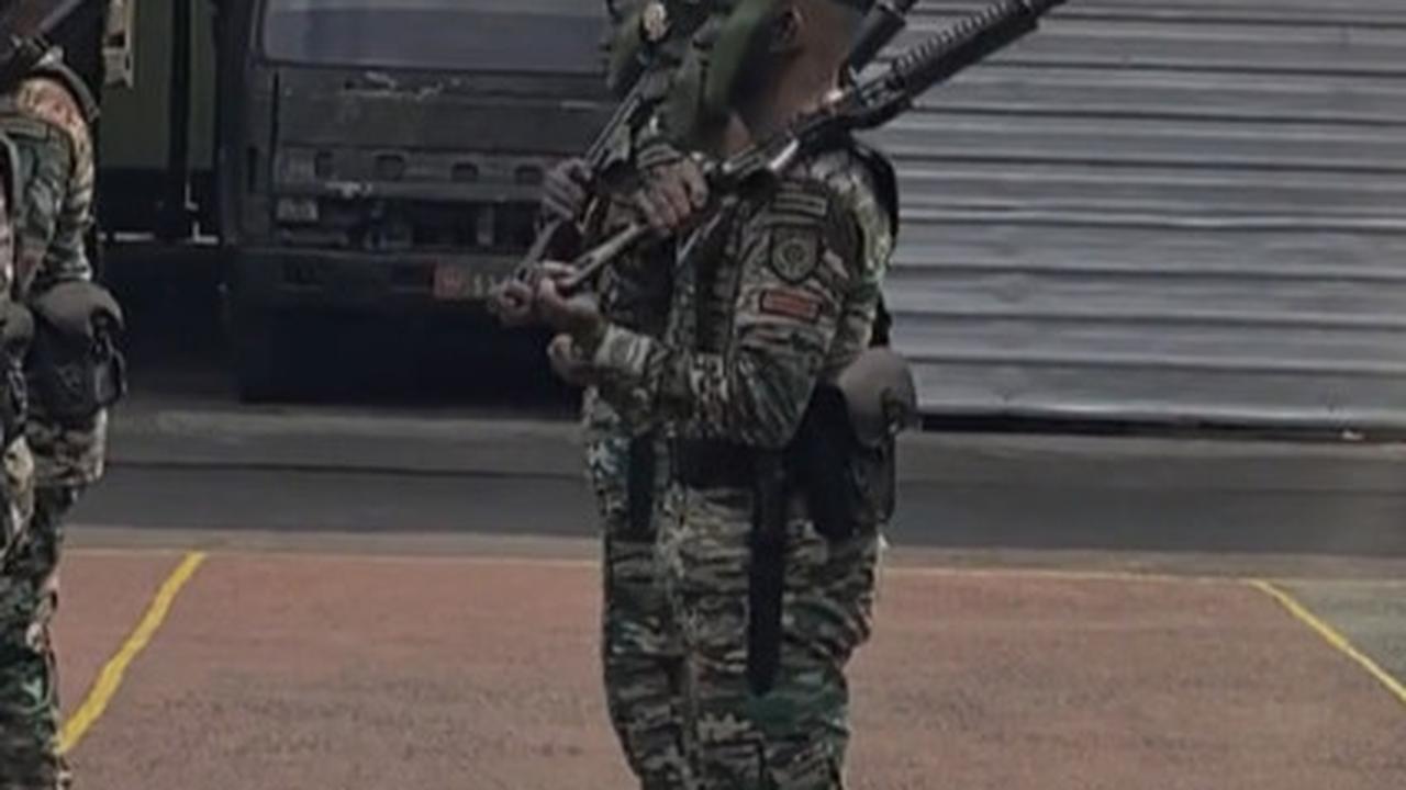 3 Tahun Tak Pulang, Momen Anggota TNI Beri Kejutan untuk Ibunya Ini Bikin Haru