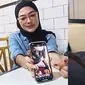 MUA Bantu Wanita Lahiran di Pesawat Ini Mengaku Belajar dari Film (Merdeka.com, Instagram/ yulia.maria.wedding.official)