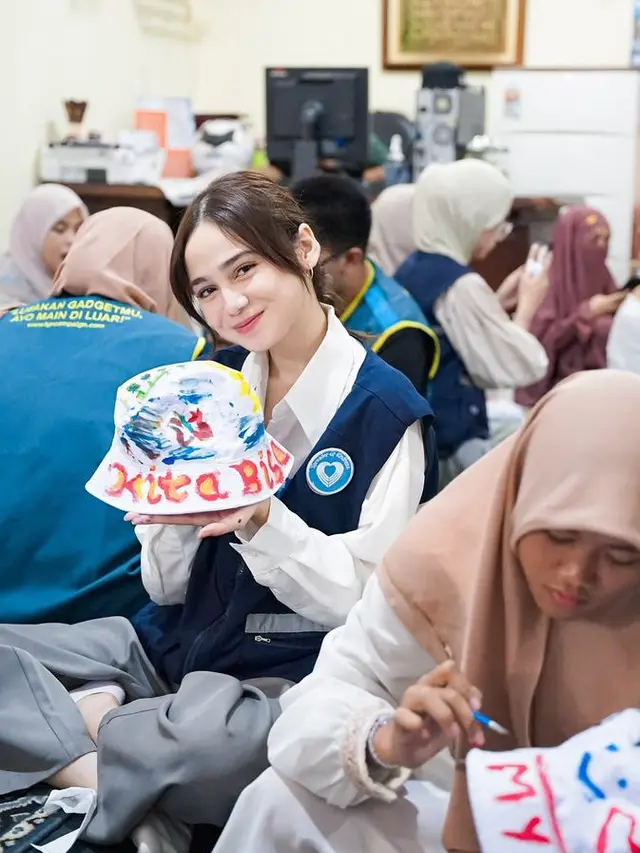 Syifa Hadju Rayakan Ulang Tahun di Panti Asuhan. [@syifahadju]