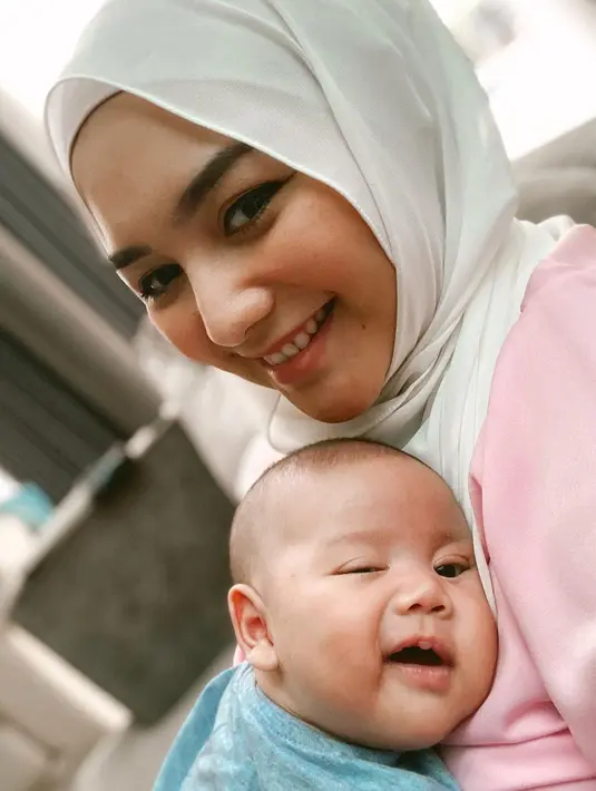 (Instagram/keeneatharrazka)