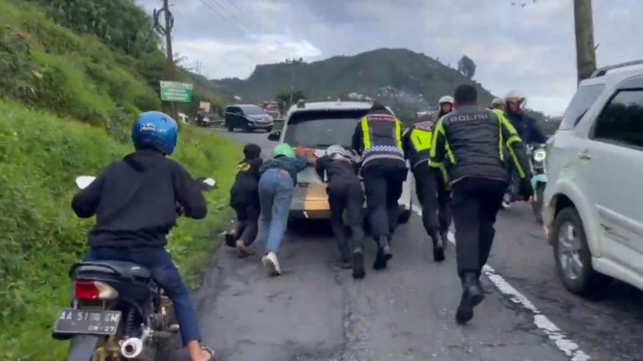Antisipasi Wisatawan Membludak, Polisi Berlakukan One Way di Jalur Wisata Dieng