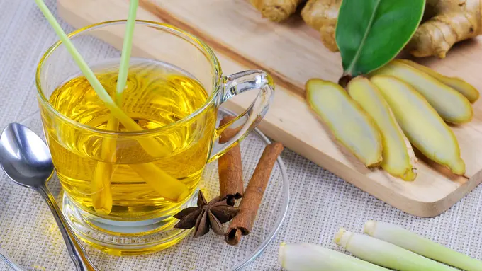 minuman herbal hangat jamu wedang serai jahe kayu manis