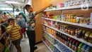 Badan Pusat Statistik (BPS) DKI Jakarta mencatat bahwa makanan dan minuman serta tembakau menjadi penyumbang inflasi terbesar pada Desember 2024 dari 11 kelompok pengeluaran, yakni sebesar 0,26 persen. (Liputan6.com/Angga Yuniar)