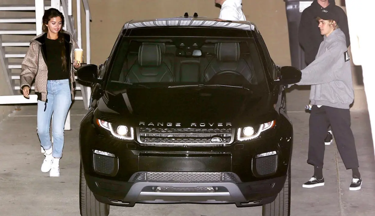 Dilansir dari USMagazine, keduanya terlihat menghadiri pertemuan gereja di Beverly Hills. (BACKGRID/USMagazine)