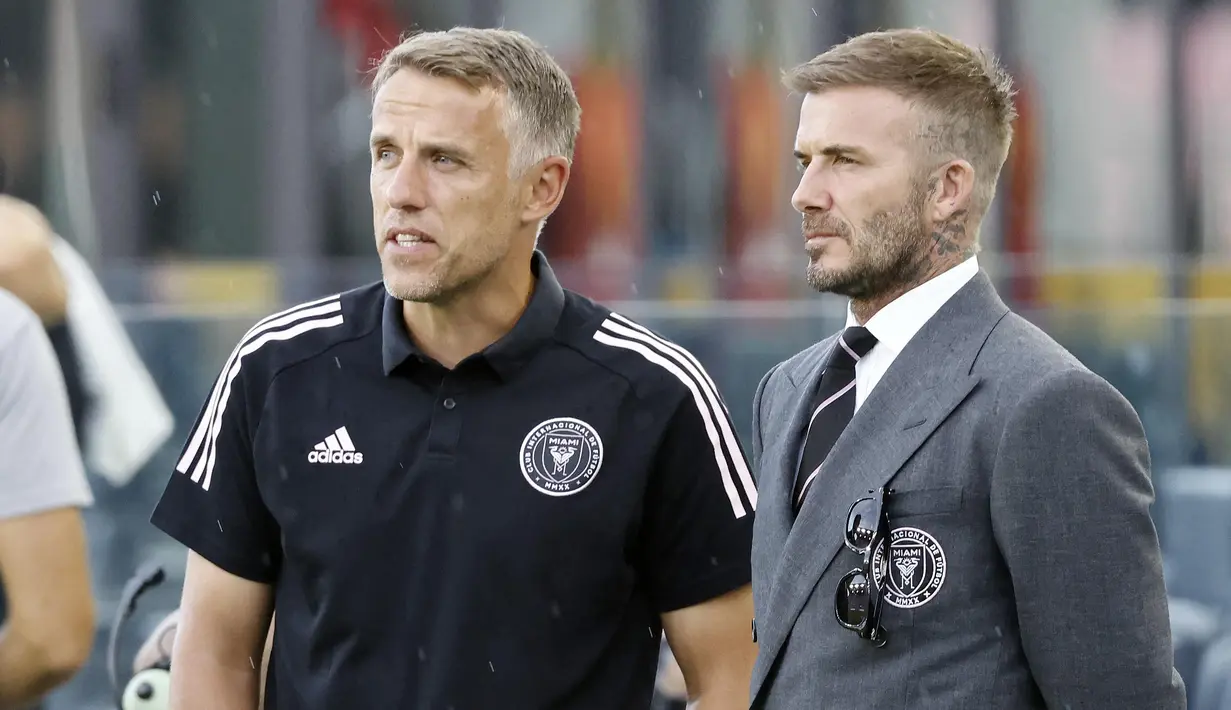 Nama lain yang bisa dipertimbangkan adalah Phil Neville yang kini tengah menangani klub milik David Beckham yakni Inter Miami. di Liga Inggris, Neville juga pernah menjadi asisten pelatih Valencia ditahun 2015. (AFP/Getty Images/Michael Reaves)