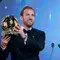 Senyum Harry Kane Usai Genggam Trofi Ballon d’Or 2026