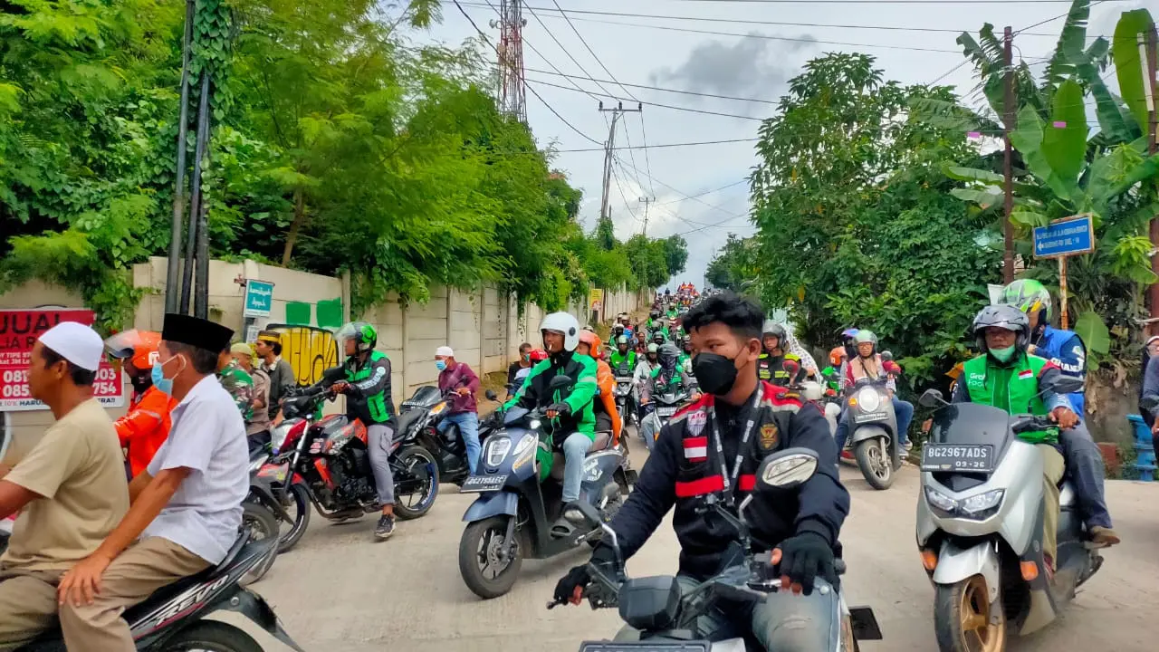 Ratusan Ojol Palembang Iringi Pemakaman Korban Tabrakan Pajero 'Terbang'