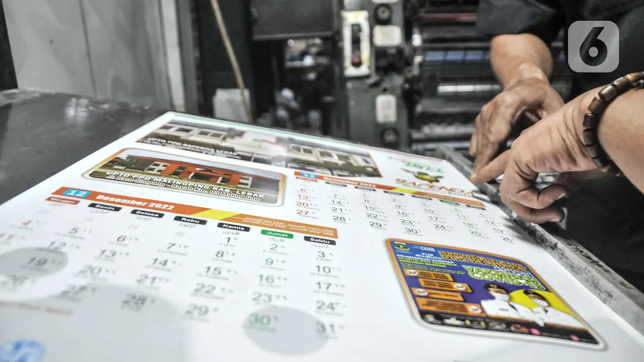 Geliat Pembuatan Kalender 2022 Jelang Tahun Baru