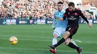Proses gol Fabio Borini saat AC Milan menghancurkan SPAL 4-0, Sabtu (10/2/2018). (Serena Campanini/ANSA via AP)