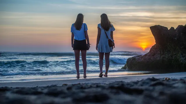 pemandangan sunset di pantai
