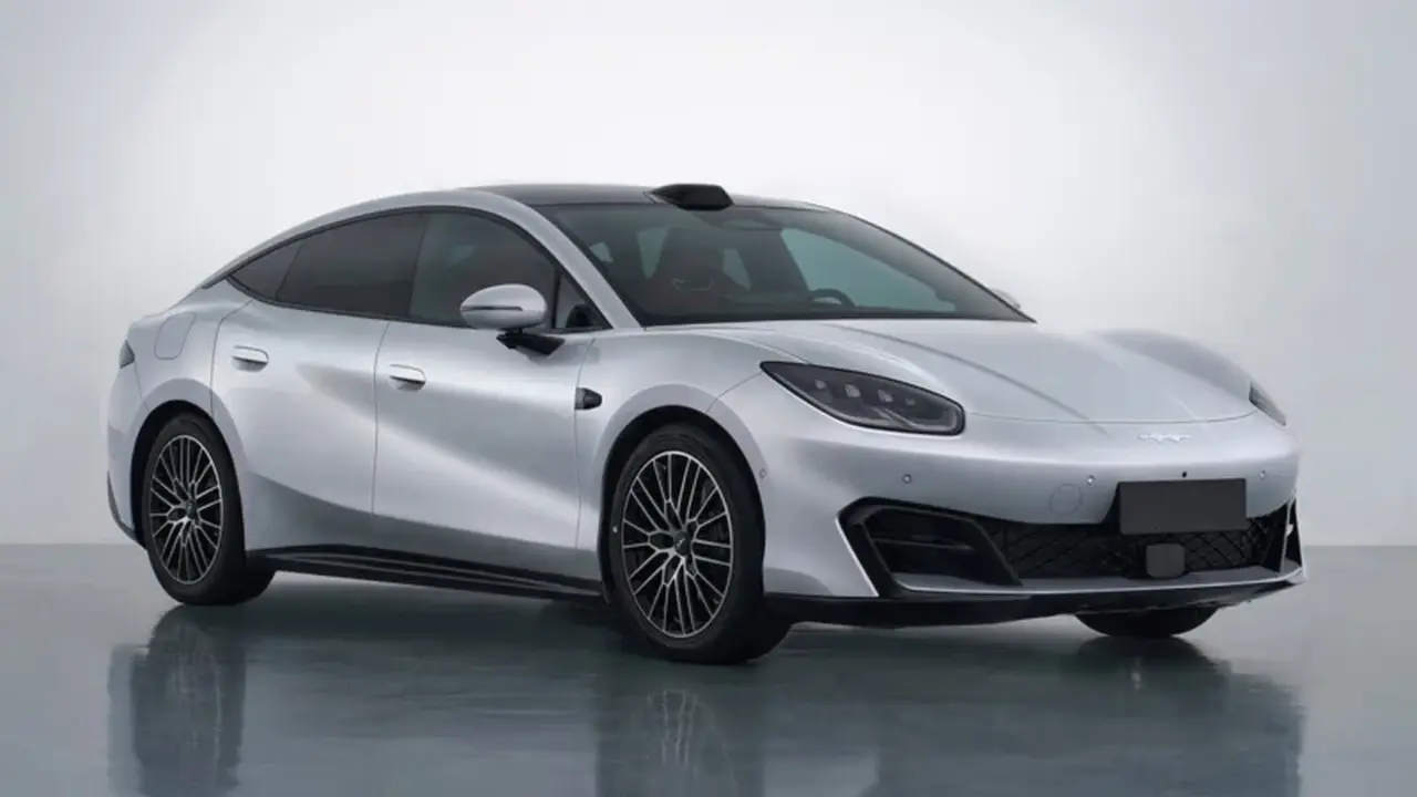 Mobil teranyar dari BYD Formula S dan Formula S GT.