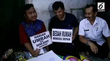 Seorang desainer disabilitas mendapat umrah gratis dan bantuan bedah rumah di Kabupaten Bandung Barat.