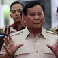 Ketua Umum Partai Gerindra Prabowo Subianto menyambangi Kompleks Parlemen, Senayan, Rabu, (16/5). Kedatangan Prabowo untuk membahas perkembangan politik terkini termasuk adanya serangkaian teror. (Liputan6.com/JohanTallo)