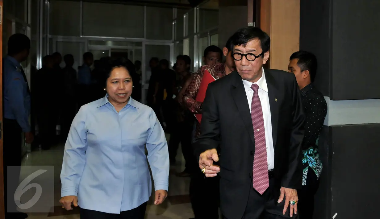 Menkumham Yasonna Laoly saat memasuki Ruang Komisi III untuk membahas anggaran Kementerian Hukum dan HAM bersama Komisi III, Jakarta, Kamis (17/9/2015). (Liputan6.com/Johan Tallo)