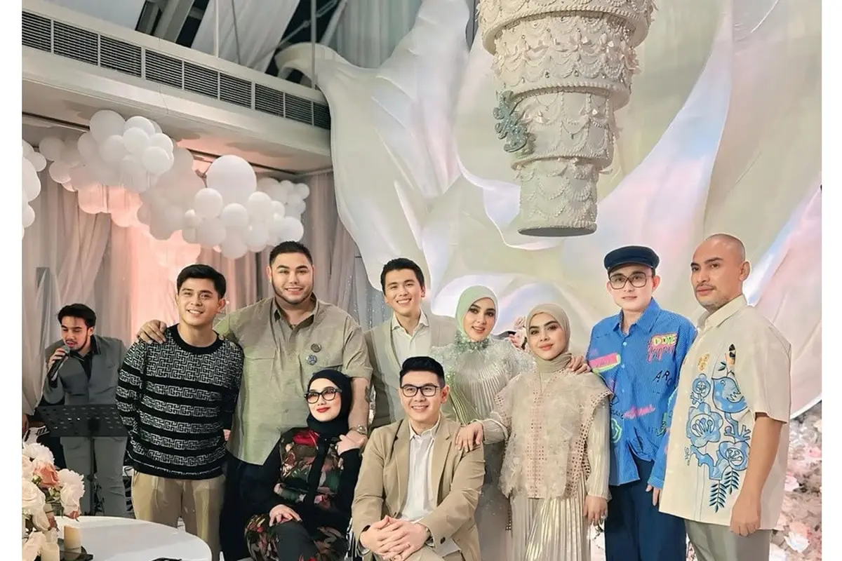 9 Potret Tamu Artis di Birthday Party Syahrini ke-45, Digelar Privat dan Mewah