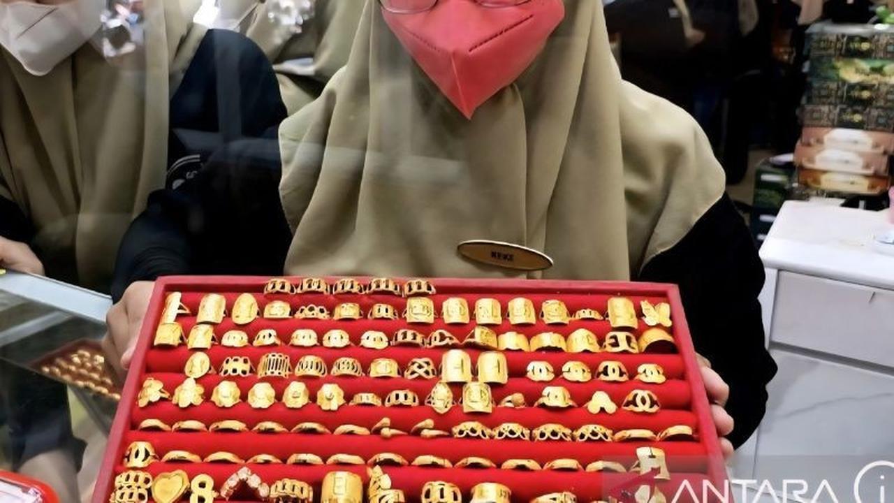 Harga Emas Antam Anjlok Rp50 Ribu, Sentuh Rp2,348 Juta per Gram Hari Ini