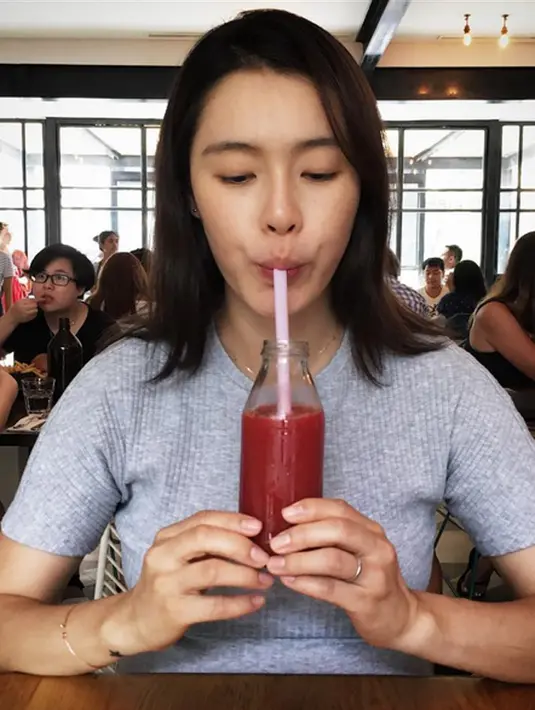 “Dengan adanya personil baru, anggota lama sering menghadapi konflik dan mulai kecewa. Tapi pihak manajemen tak menghiraukan soal ini,” ucap Kahi. (Instagram/imisskahi)