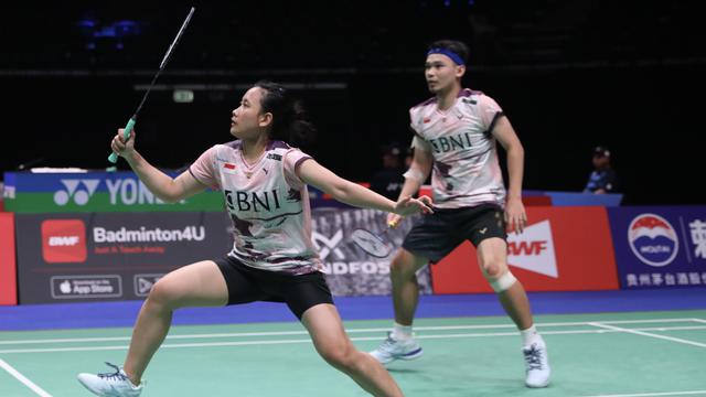 Ganda campuran Indonesia, Rinov Rivaldy/Pitha Haningtyas Mentari, berhasil lolos ke babak kedua Kejuaraan Dunia 2023.